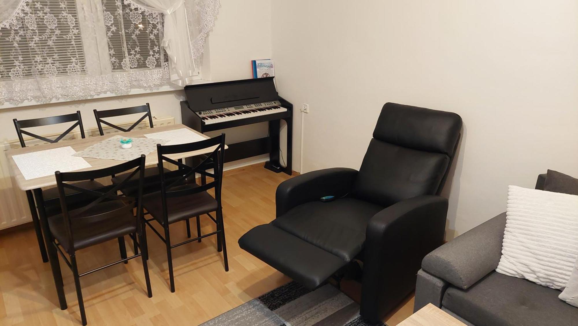 Karki Music Apartment Poprad Esterno foto